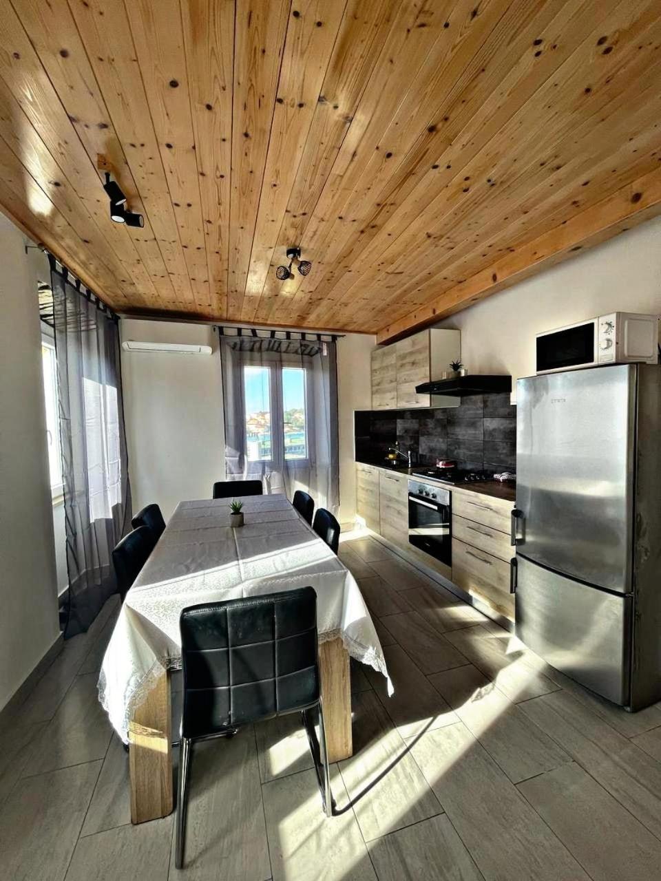 Amani Modern Apartment Lumbarda Exterior photo
